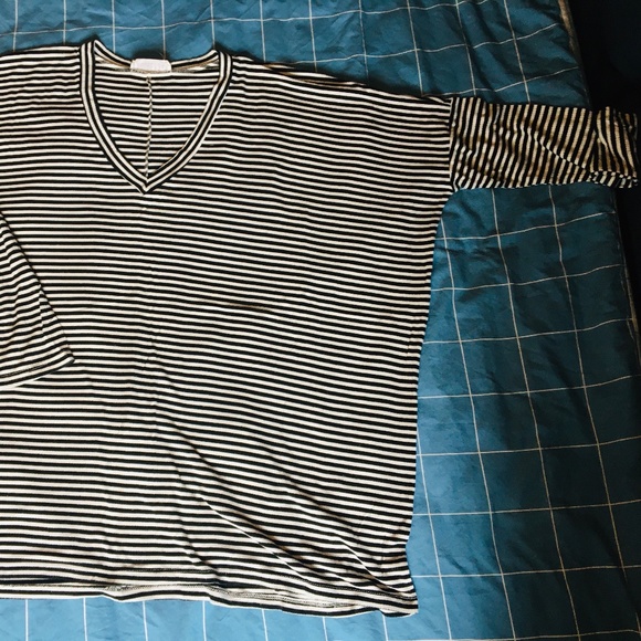 Audrey 3+1 Oversized V-neck black and white stripped top - Picture 2 of 4